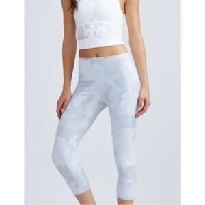 Alo Yoga High Waist Vapor Cropped Leggings White Camo XS Athleisure Workout Gym